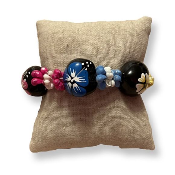 ⭐️3/$25⭐️ Large Tropical Bead Stretch Bracelet - Picture 2 of 3